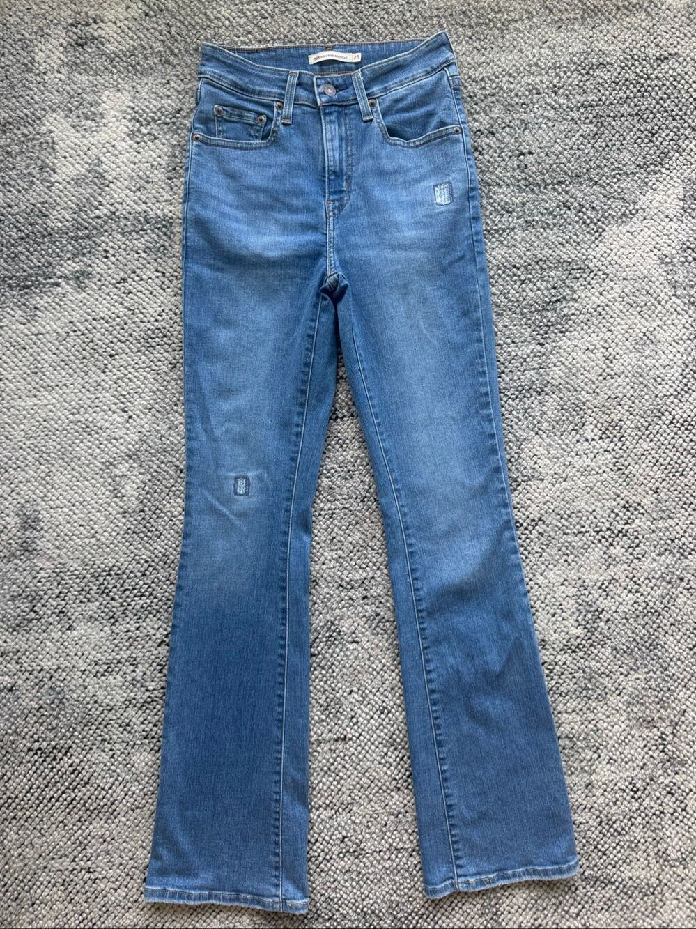Levi’s 725 Women’s 24 High Rise Bootcut Distressed Medium Blue Jeans